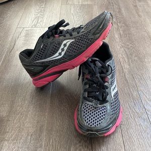 Saucony Mirage Women's Size 7.5  Black Pink & Gray  Running Sneakers